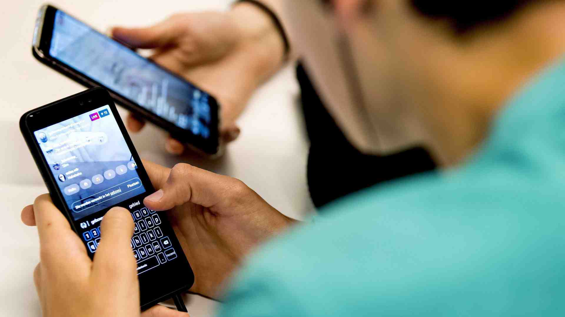Immagine di Togliere gli smartphone dalle aule non è un favore al luddismo