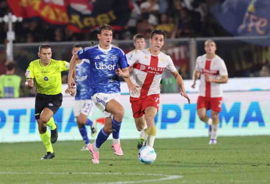 Nico Paz contro il Genoa nella terza giornata della Serie A 2025-2026 (foto LaPresse)