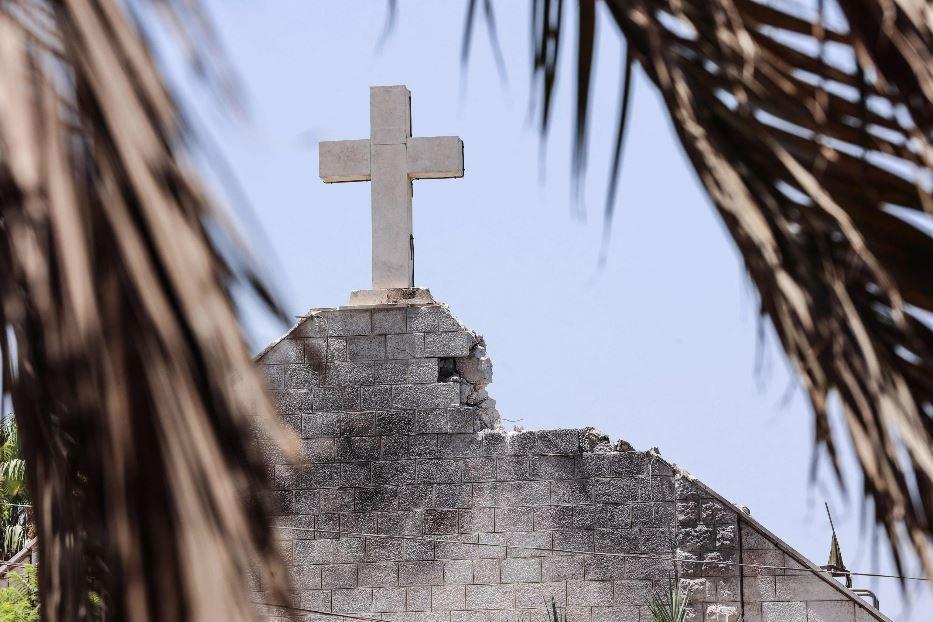 La chiesa della Sacra Famiglia colpita da un ordigno