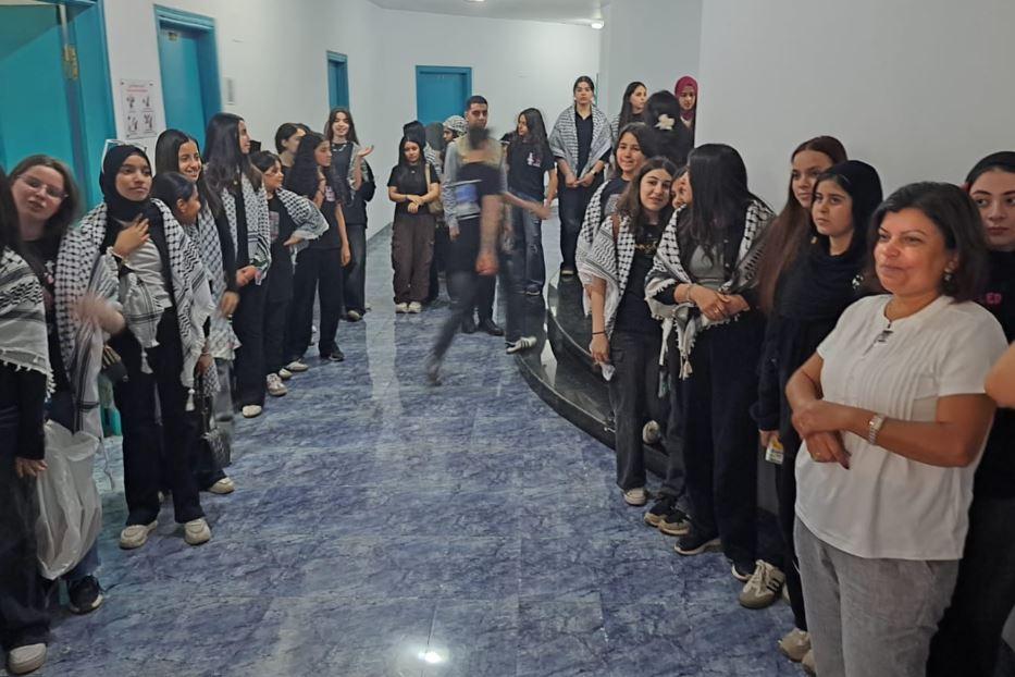 A sinistra Marwa Abu Daqqa, direttrice della scuola Al Marag per i bambini di Gaza - L.Liv.