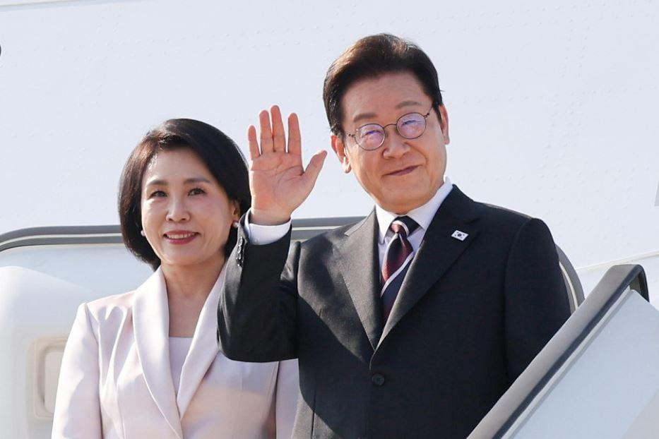 Il presidente sudcoreano Lee Jae-myun in compagnia della moglie Kim Hye-kyun - ANSA
