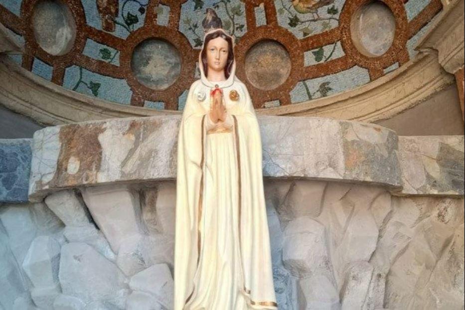 La statua di Maria Rosa Mistica posta in Vaticano - Vatican Media