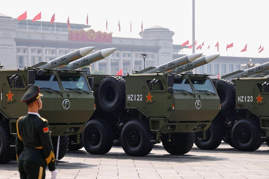 Missili HQ-16C e droni in esposizione durante la parata - REUTERS