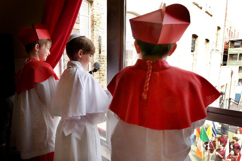Il mini conclave degli alunni della Our Lady of Mount Carmel Academy a Chicago - Archdiocese of Chicago/Karen Callaway