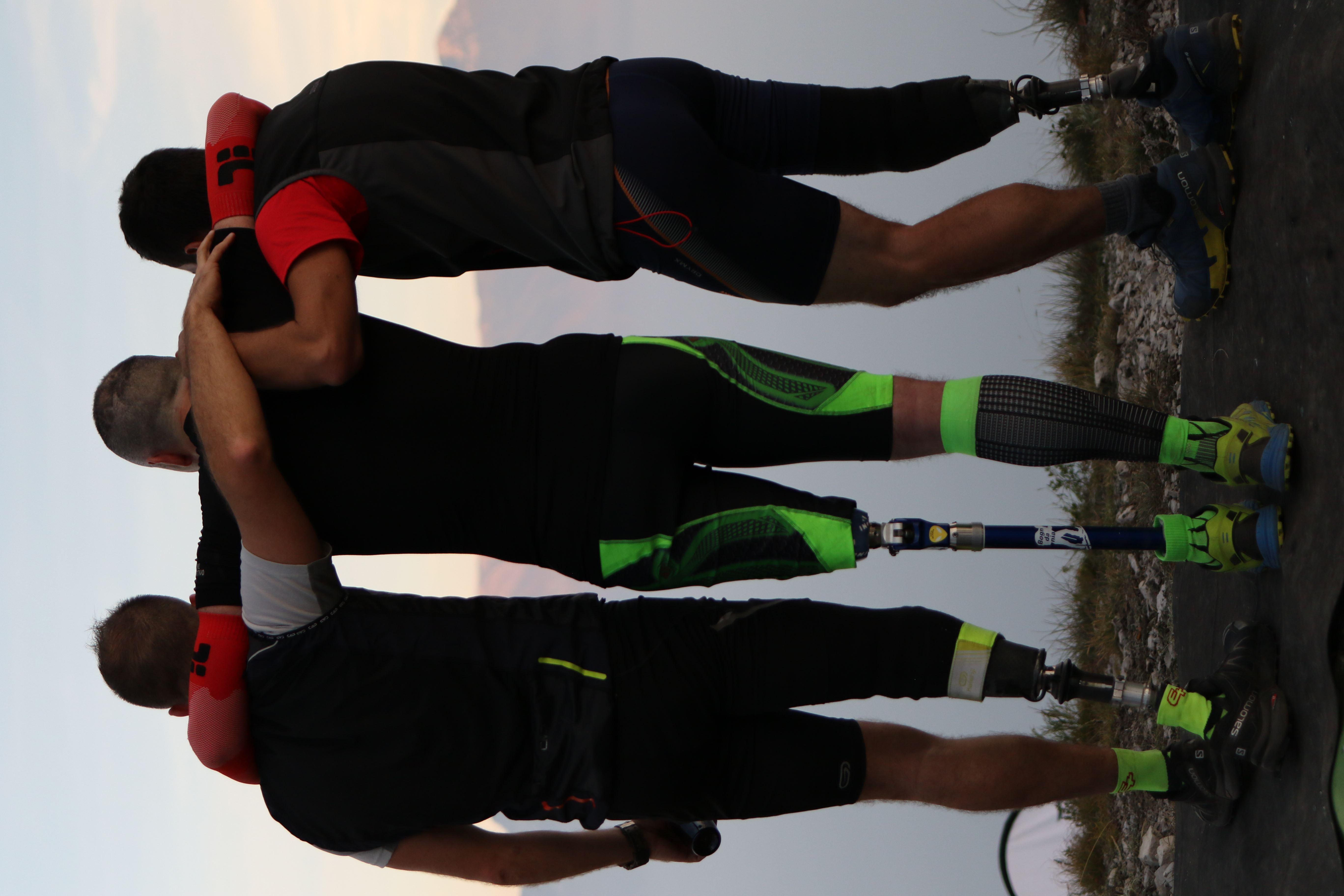 Moreno Pesce con i due fondatori del “Team3gambe”, Giuliano Mancini ed Heros Marai - Jacopo Bernard