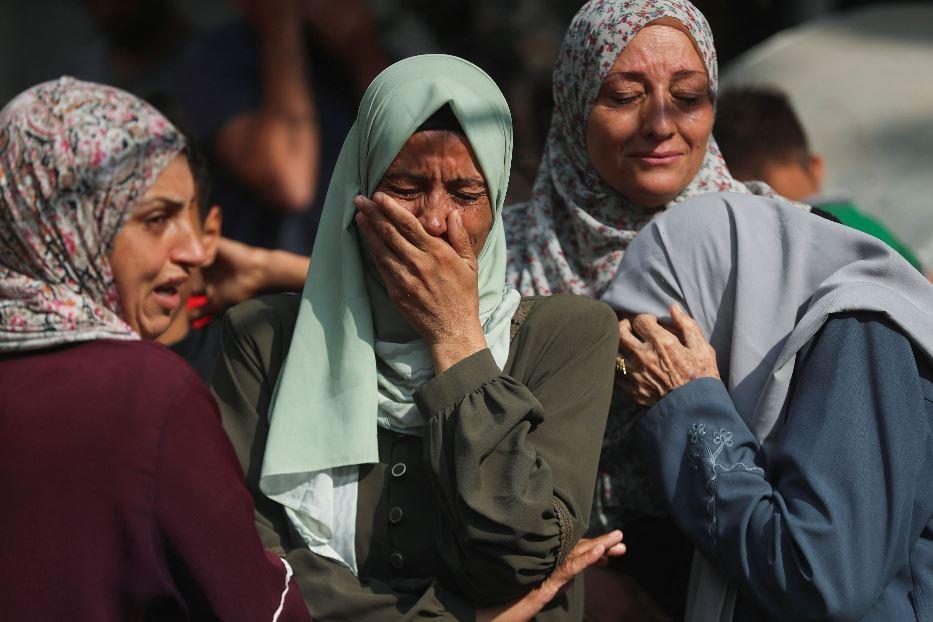 L'orrore delle madri di Gaza dopo la strage del pane di domenica - .