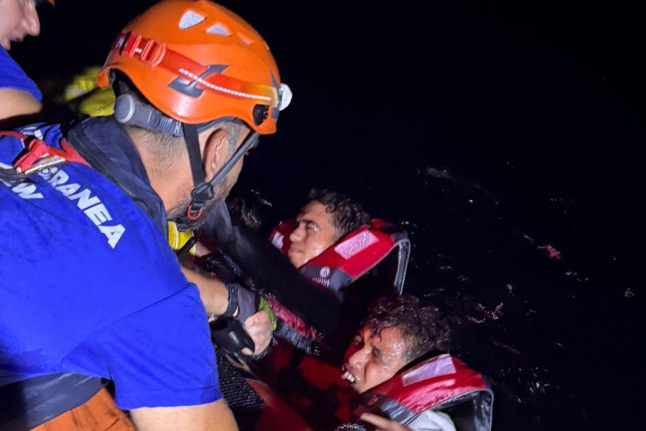 Un momento del soccorso - Mediterranea Saving Humans