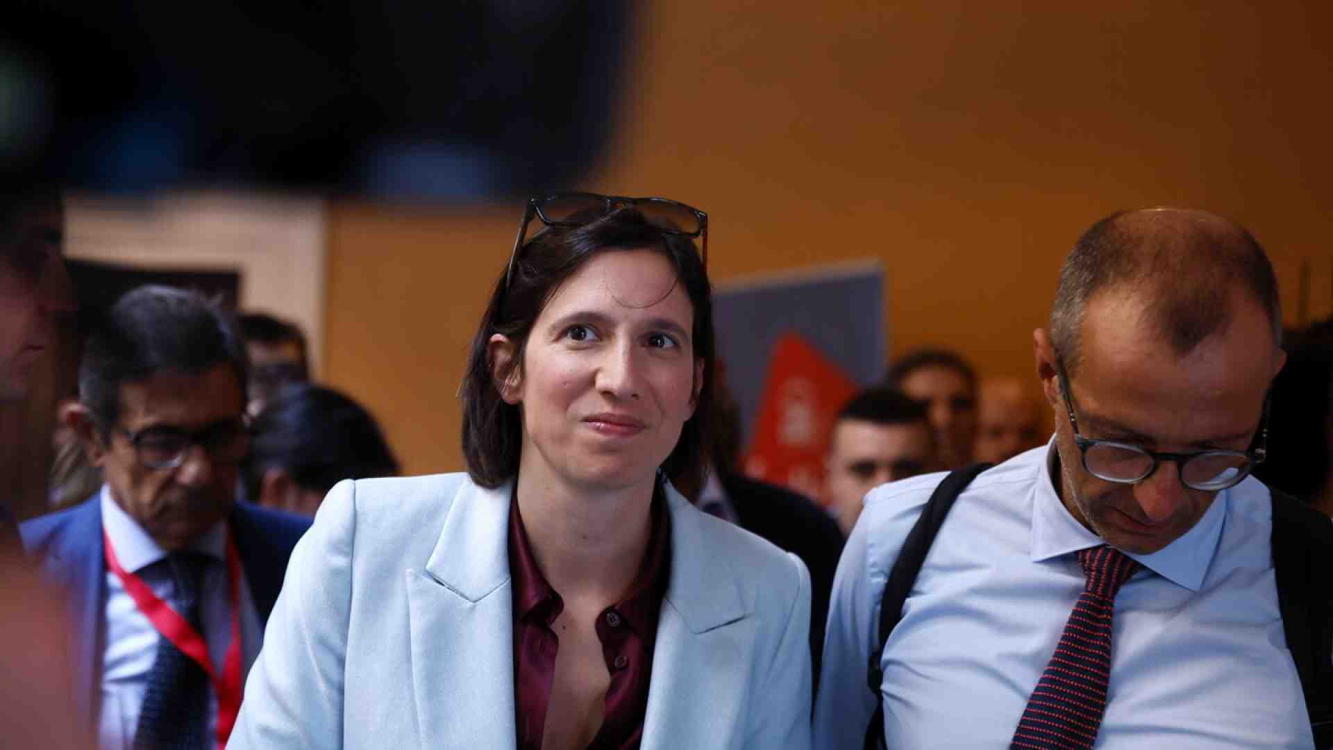 Immagine di Schlein e la paura di perdere nelle Marche. Direzione Pd prima del voto per evitare processi