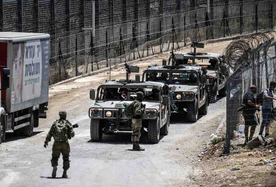  Soldati israeliani pattugliano la frontiera siriana presso Majdal Shams (foto Getty)