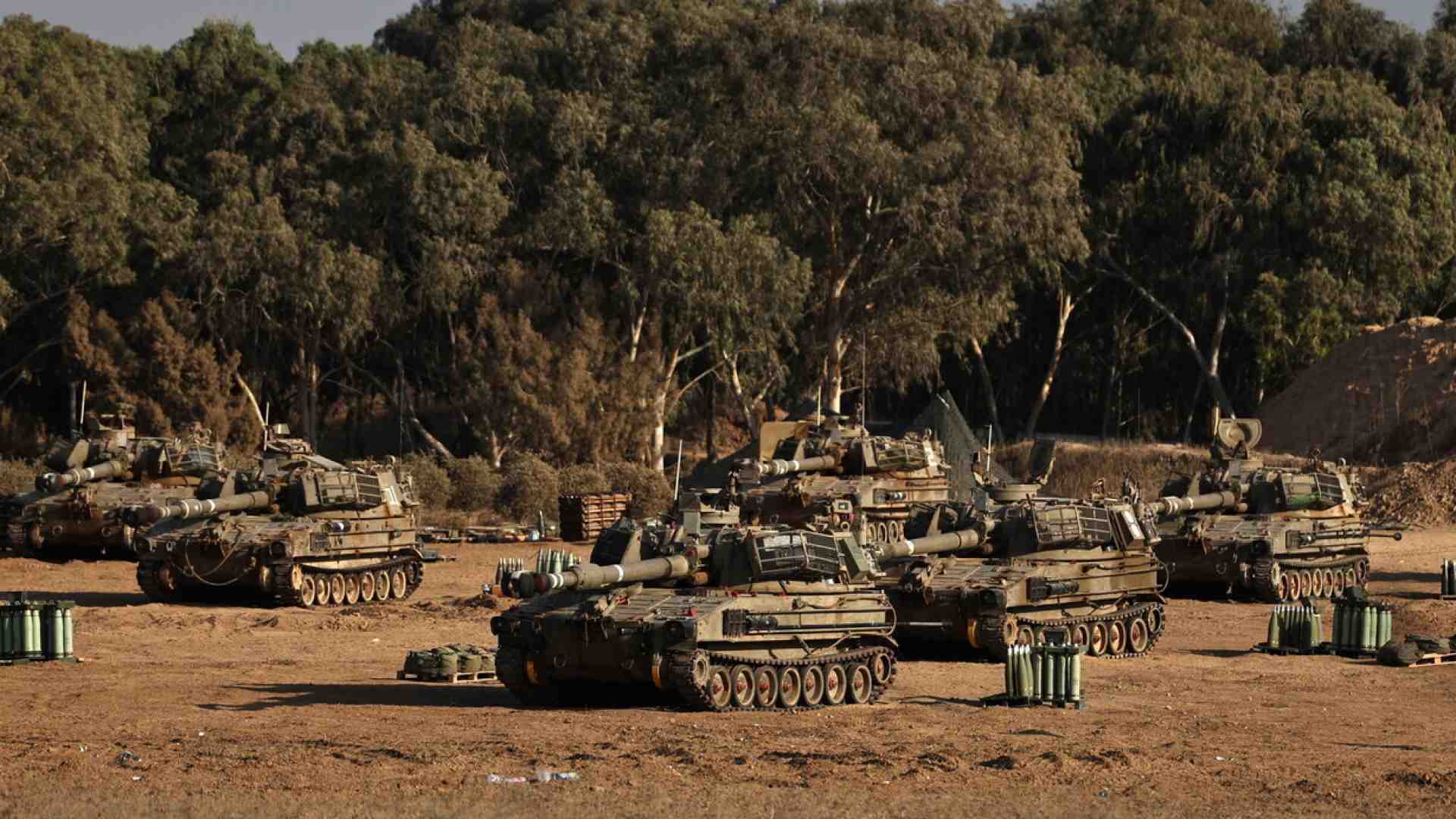 Immagine di Dentro ogni carro armato a Gaza City ci sono le foto degli israeliani rapiti da Hamas