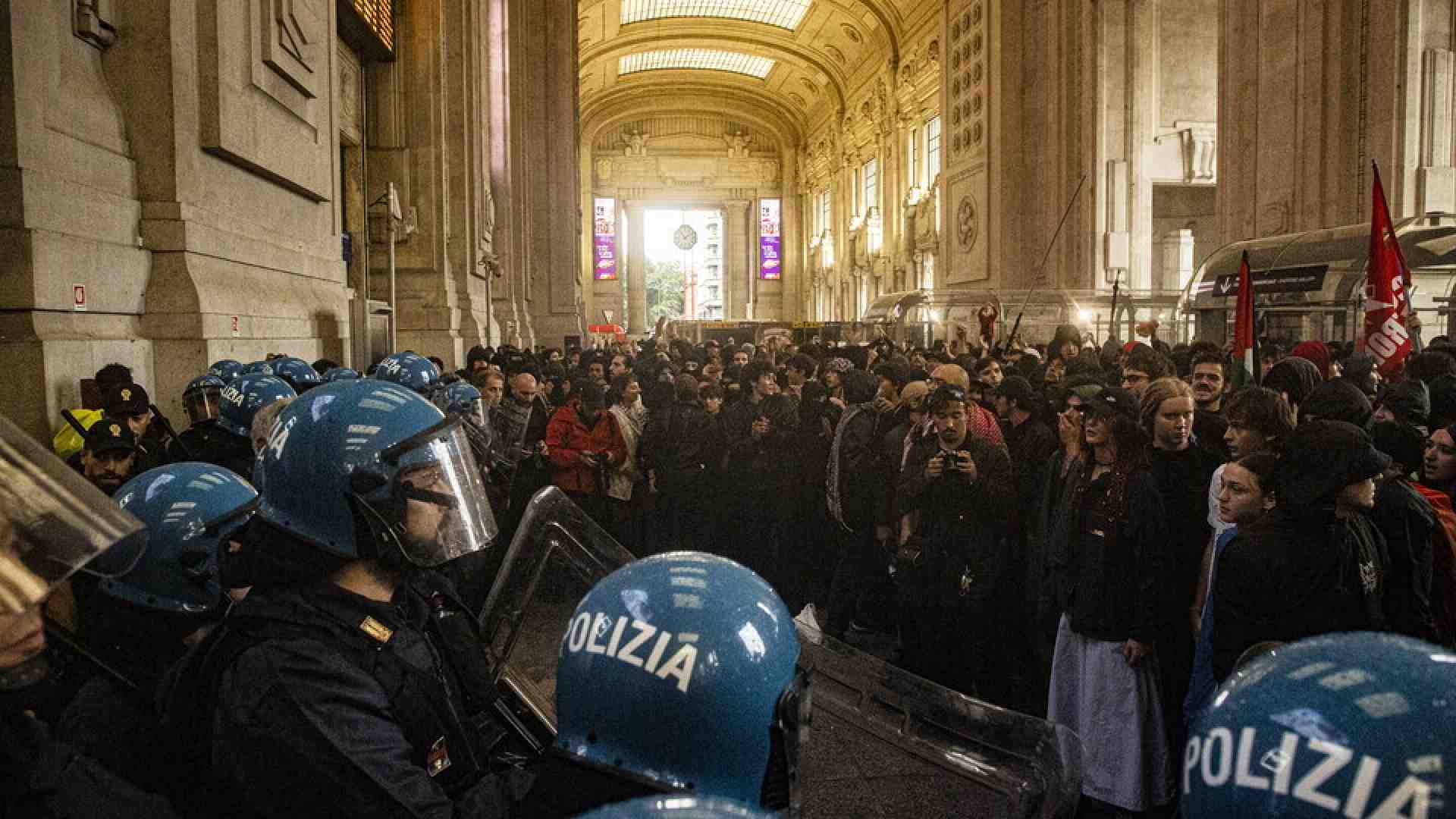 Immagine di Meloni sulla guerriglia a Milano durante lo sciopero per Gaza: "Violenze indegne". Anche Schlein condanna