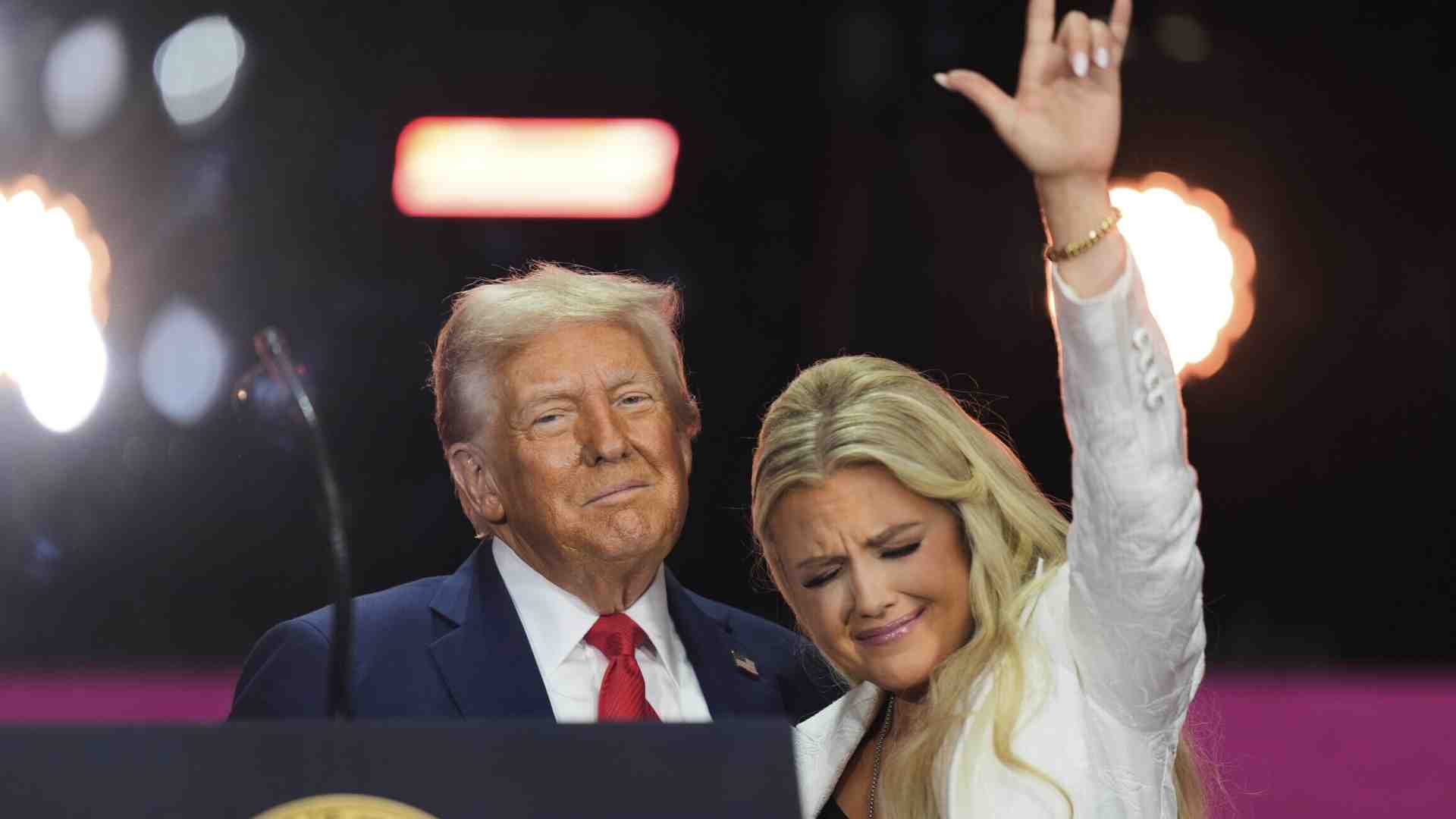 Immagine di Come si crea un santo mondiale