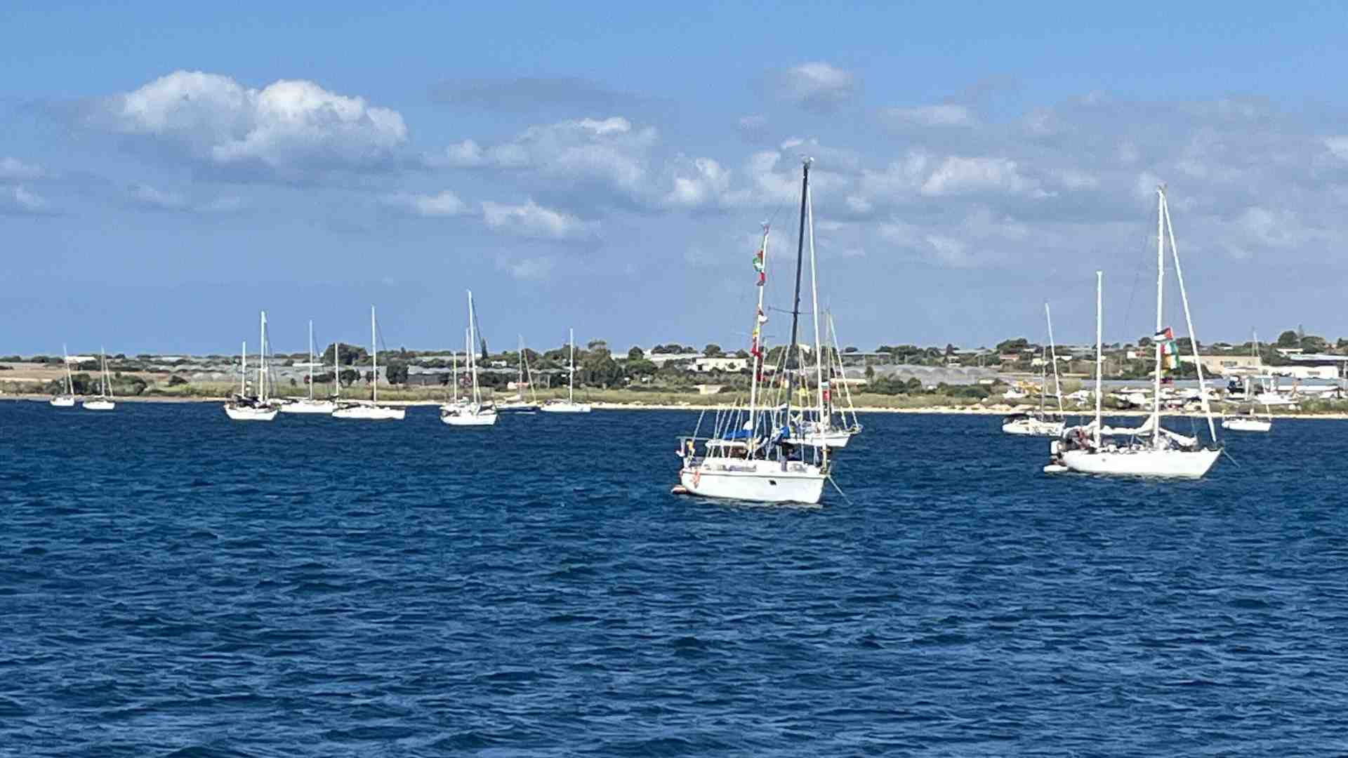 Immagine di Dopo l'attacco alla Global Sumud Flottilla Crosetto invia una fregata della Marina in soccorso