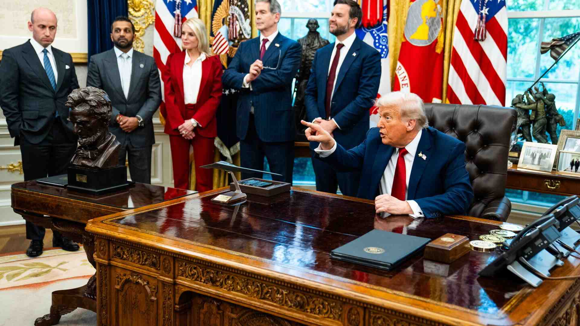 Immagine di Trump firma un esecutivo per salvare TikTok dalla Cina ma lo vorrebbe “100% Maga”