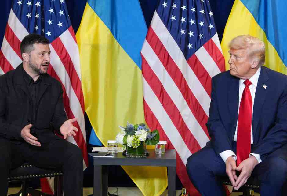Zelensky dice di avere il sostegno di Trump per colpire le raffinerie russe. E chiede un'arma (segreta)