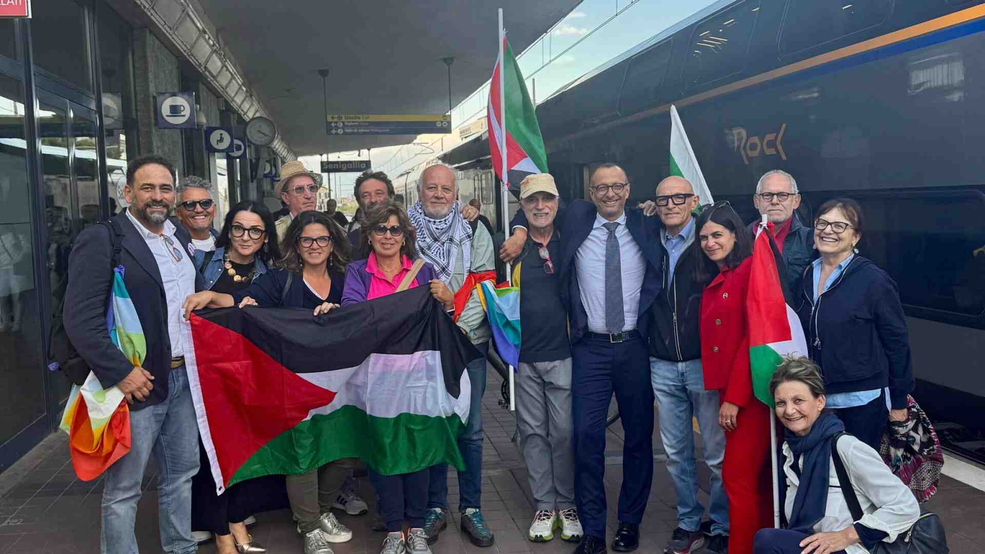 Immagine di Treni e Flotilla: nelle Marche Ricci punta su Gaza per battere Acquaroli
