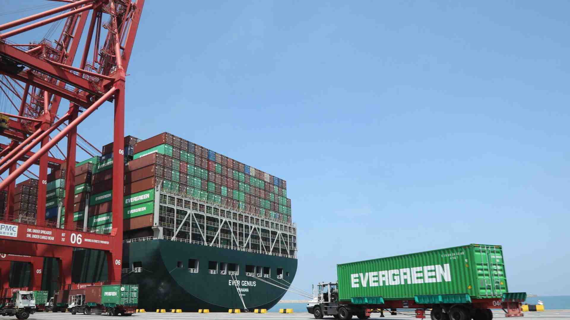 Immagine di Export e import in frenata: il commercio italiano fatica dopo i dazi