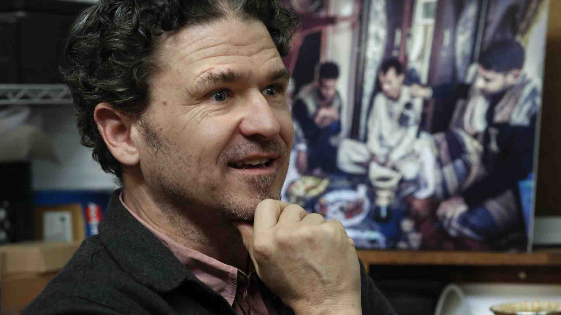 Immagine di I libri e le riviste di un formidabile idealista. Parla Dave Eggers