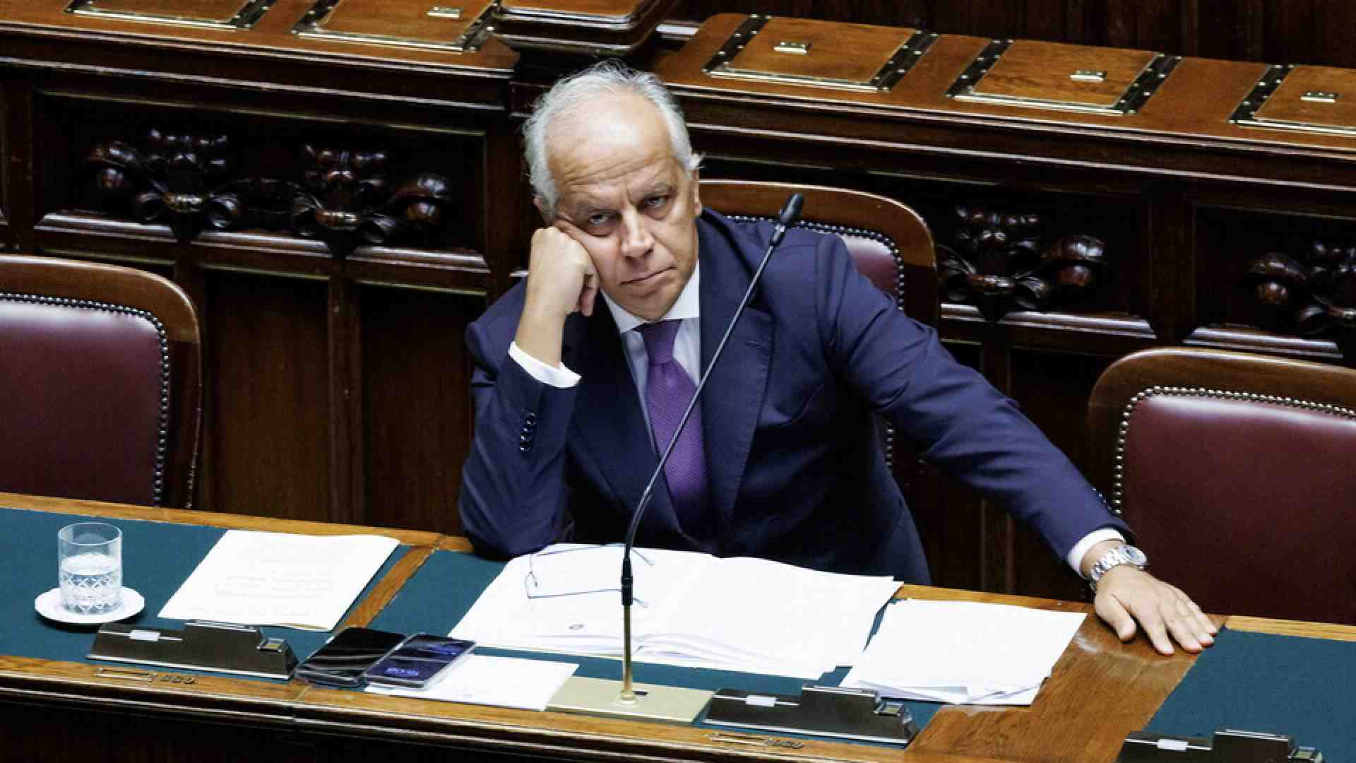 Immagine di L'appello del ministro Piantedosi alle sinistre in vista dei cortei: "Abbassiamo i toni. Siamo civili"