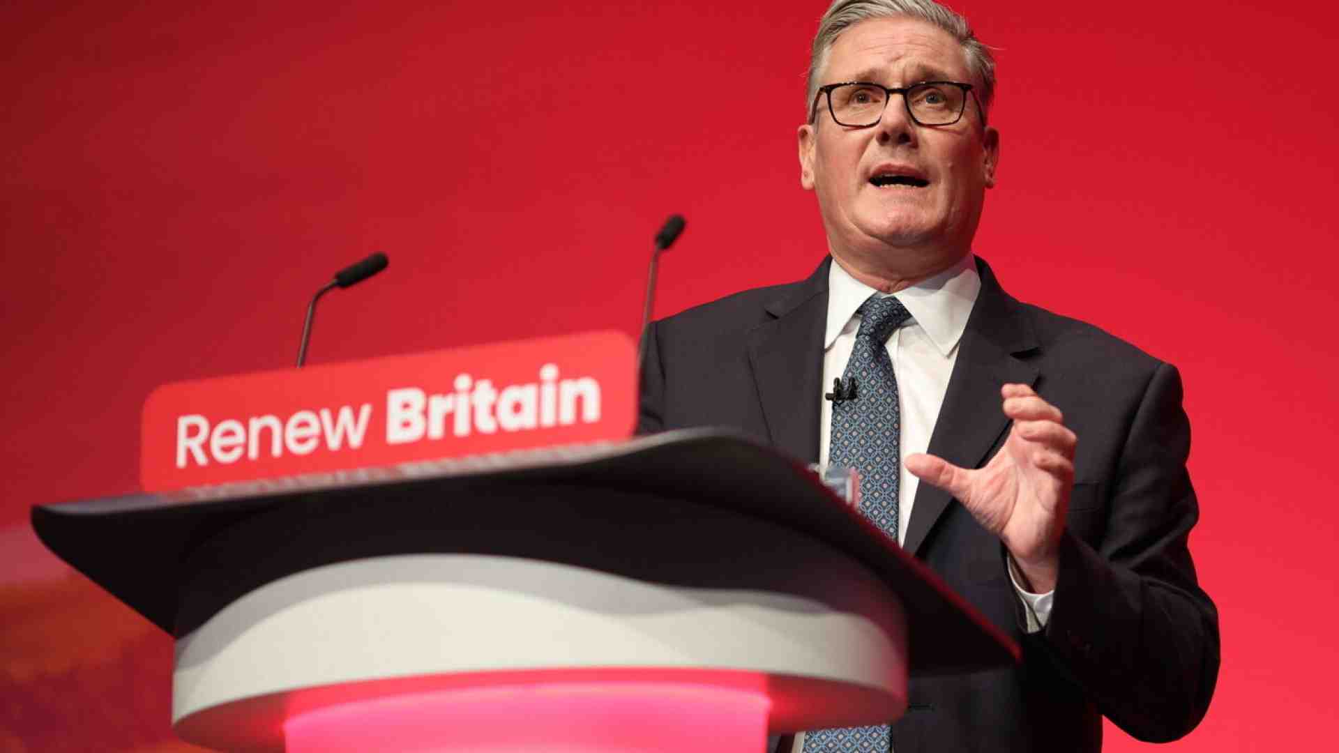 Immagine di S’è sopita la fronda contro Starmer, che si getta nella lotta contro l’estremo Farage