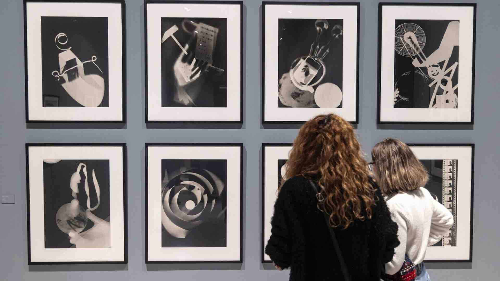 Immagine di La coda alle mostre di Man Ray e Andrea Appiani spiega il carattere degli italiani