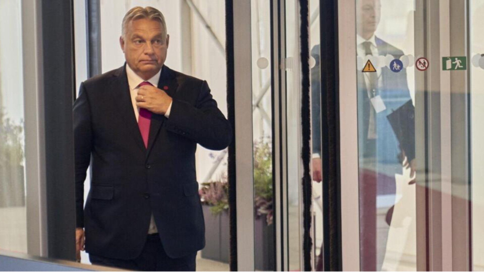 Immagine di Orbán ha due piedi e troppe staffe