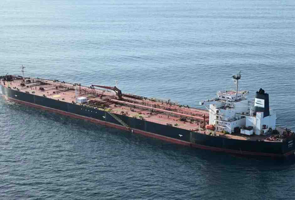 La storia della nave fantasma legata al Cremlino bloccata dai francesi
