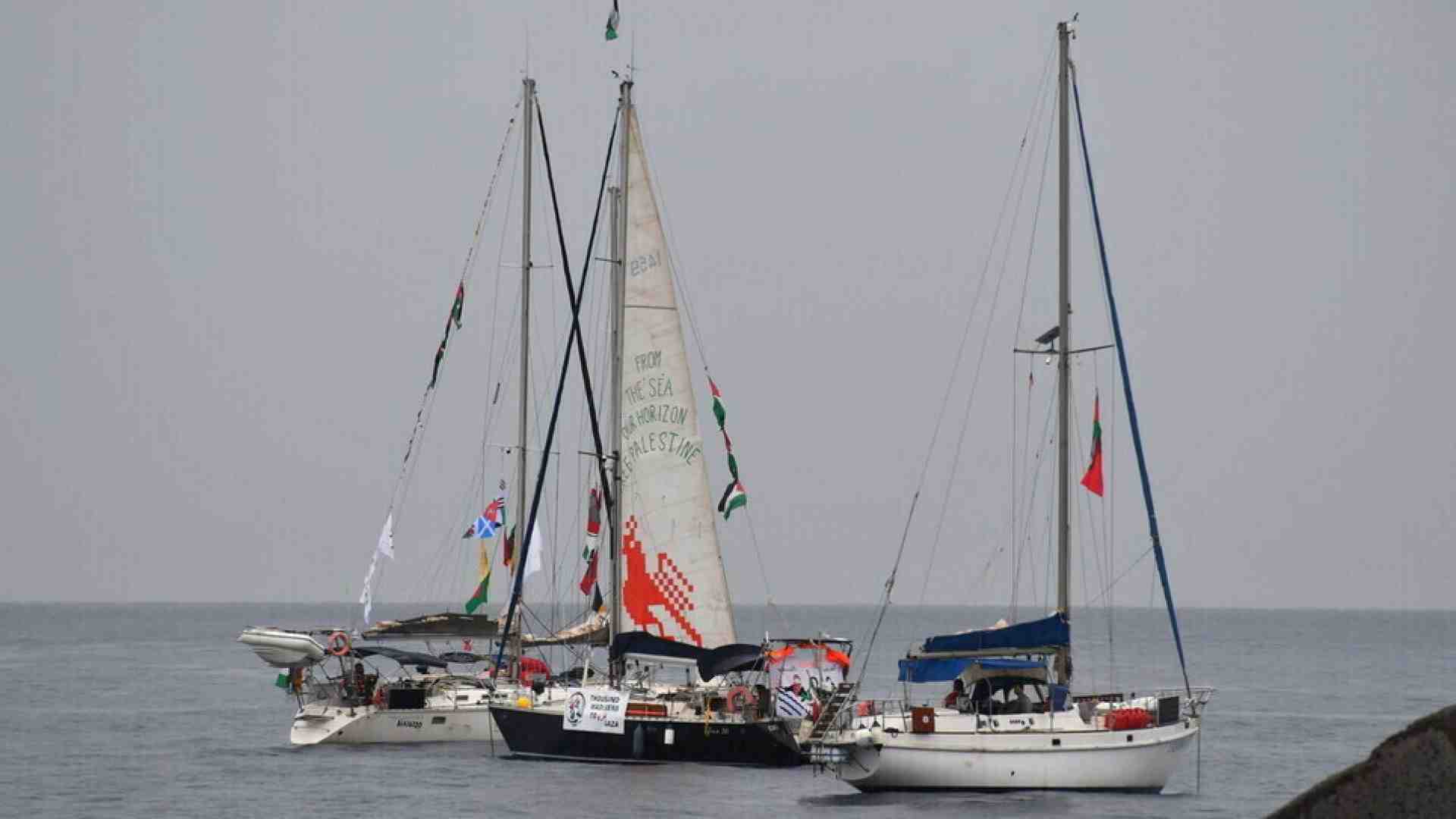 Immagine di La curiosa storia della nave spagnola mandata in ritardo per la flotilla. Fortuna c’è Crosetto