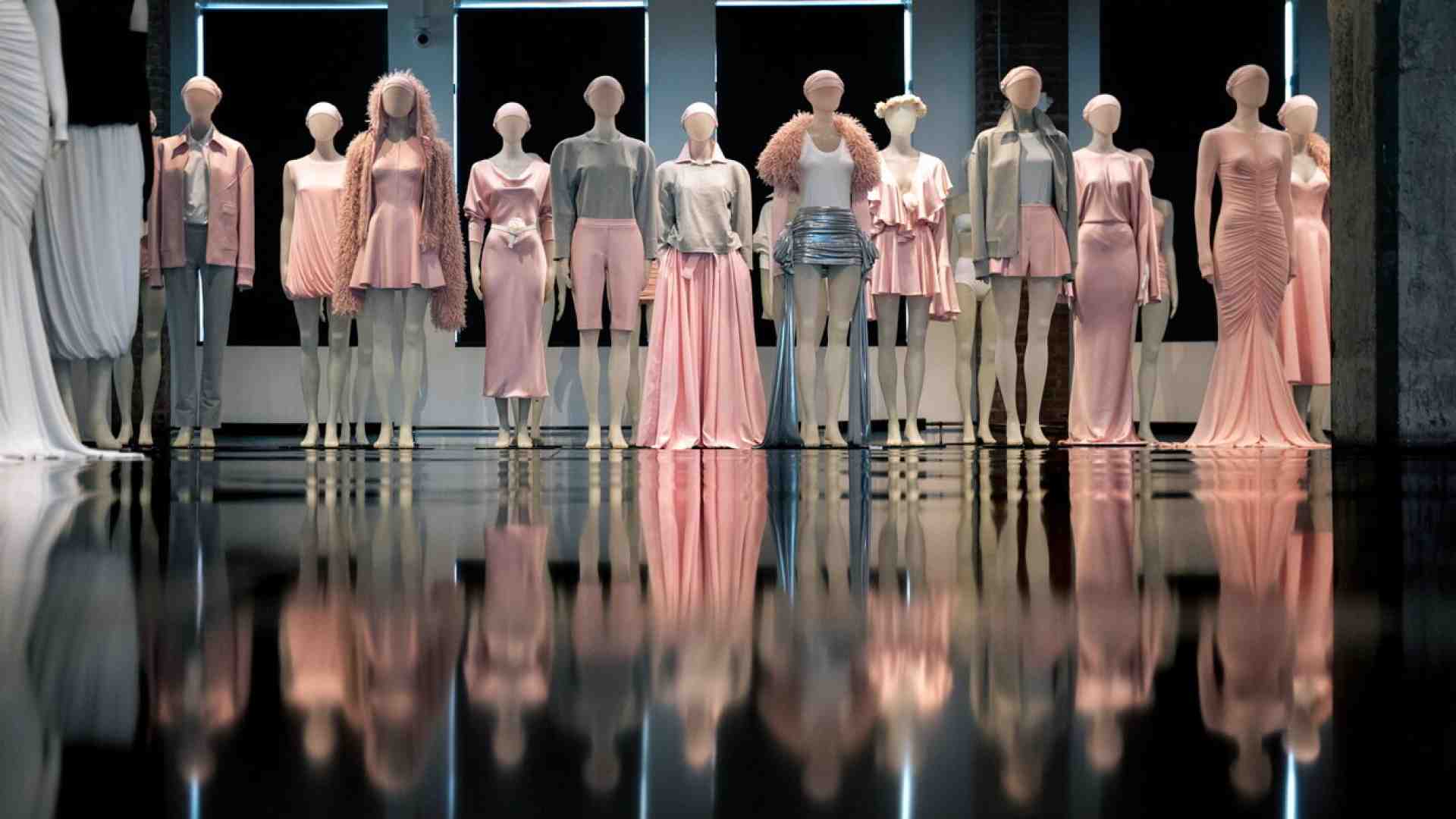 Immagine di Gli inutili orpelli delle sfilate di New York: troppi ricami per coprire l’angoscia