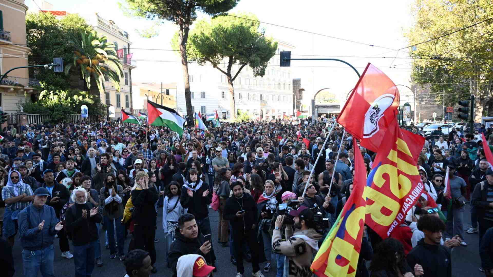 Immagine di L’industria italiana è ferma, ma Landini va in piazza per Gaza. Ecco perché la sinistra perde