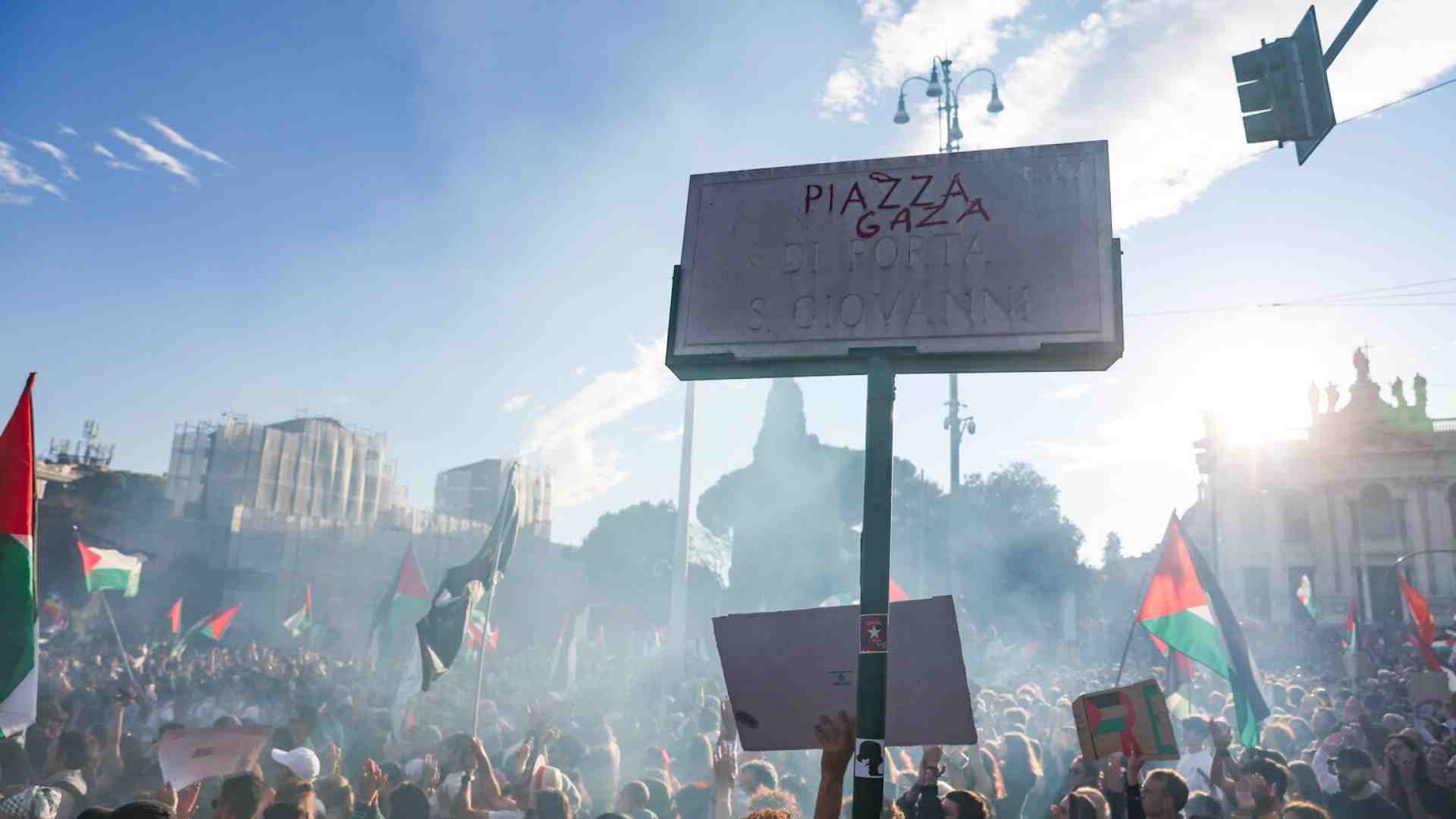 Immagine di La macchia che resterà sulla stupidità umanitaria