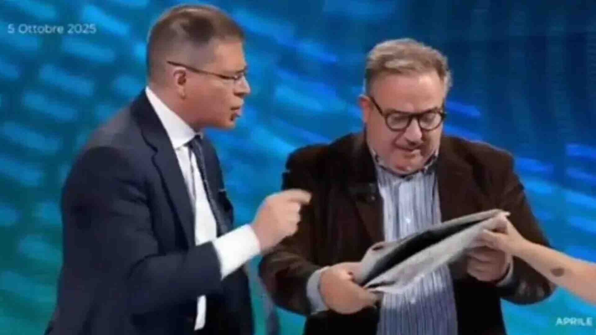 Immagine di Telese-Capezzone, rissa da talk: “Stai a cuccia”, “Fascista rosso”, e il conduttore se ne va