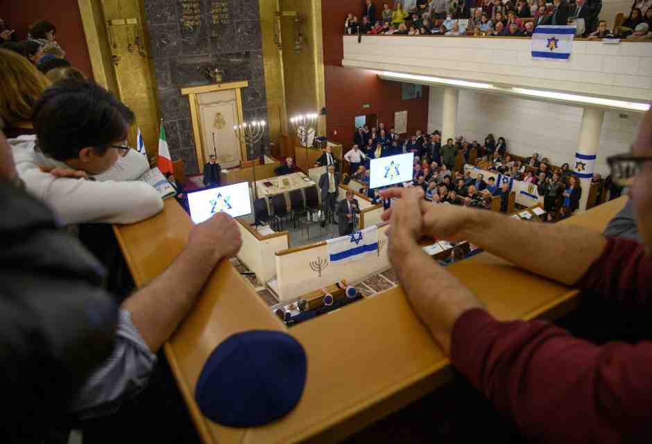 L'anniversario del 7 ottobre, a un anno dal massacro, nella Sinagoga centrale di Milano (LaPresse)&nbsp;<br />