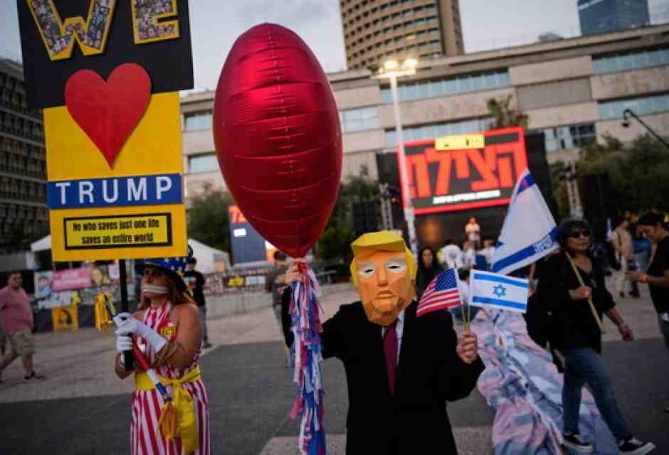 Il fattore Trump tra i manifestanti israeliani che aspettano l'accordo