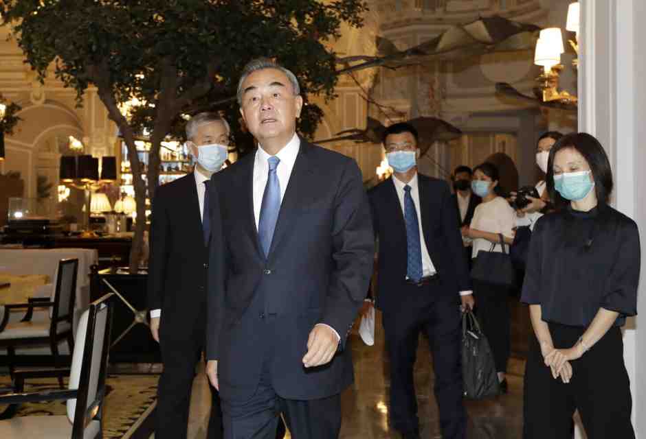 Arriva a Roma Wang Yi e l’ambiguità europea su Pechino riaffiora tutta insieme