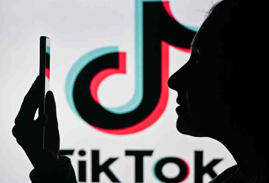 Perché trascorriamo così tanto tempo su TikTok, e ne diventiamo dipendenti