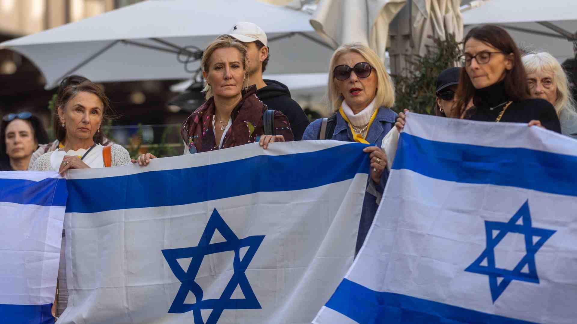 Immagine di I pacifisti silenti su Hamas, che ha in mano le chiavi della pace, e il test Orbán nell’alleanza Pd-M5s
