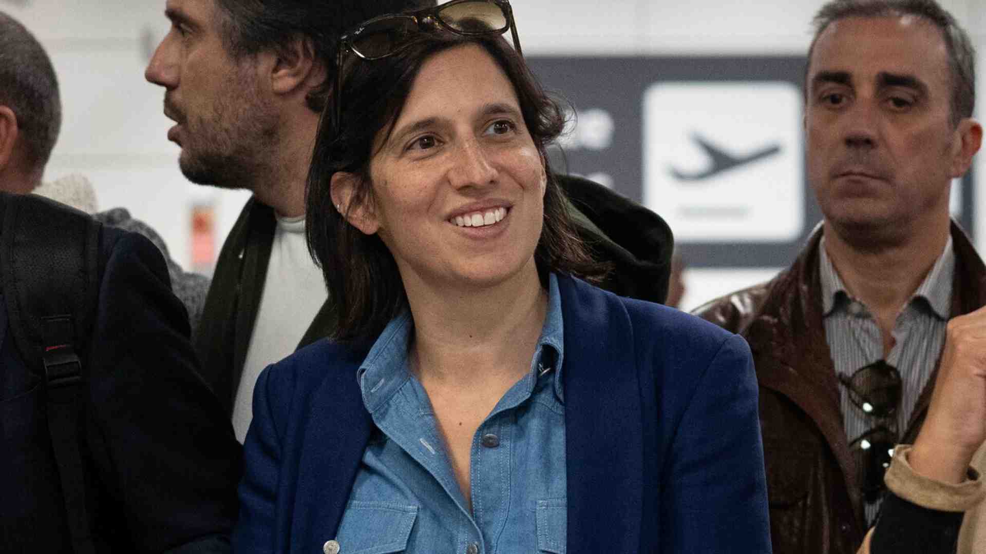 Immagine di Schlein vuole allearsi con Silvia Salis e fare primarie a doppio turno. Orlando: “Serve il Congresso Pd. E’ già tardi”