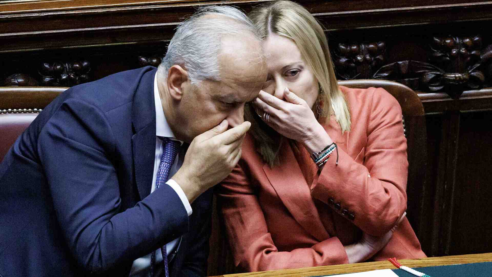 Immagine di Meloni "complice" di pace su Gaza. "Trump ci premierà nella ricostruzione". Il risiko bancario delle spiate