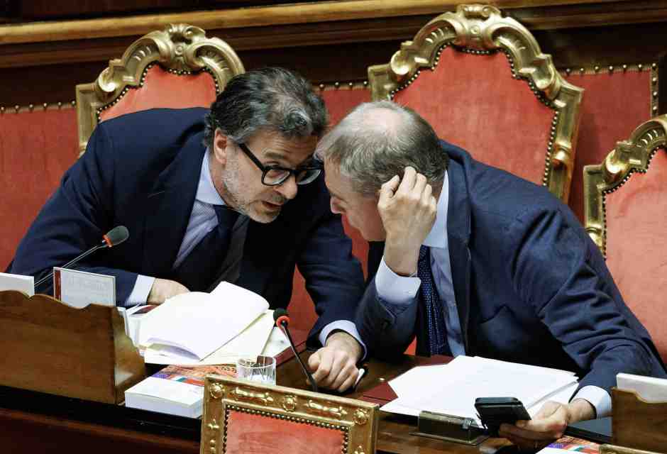 Giancarlo Giorgetti con Adolfo Urso (foto LaPresse)
