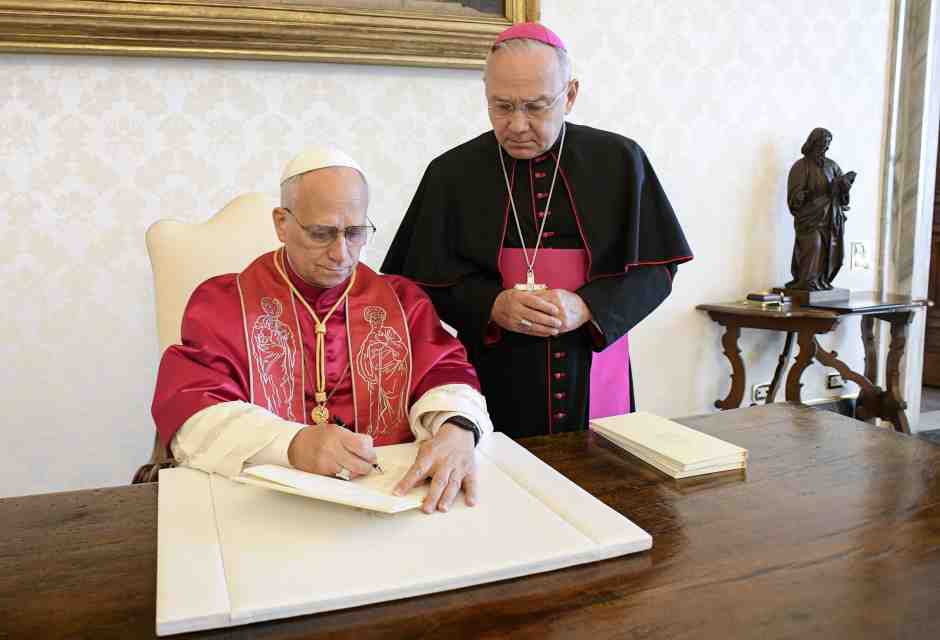 La prima esortazione di Leone XIV è un gran tributo a Papa Francesco