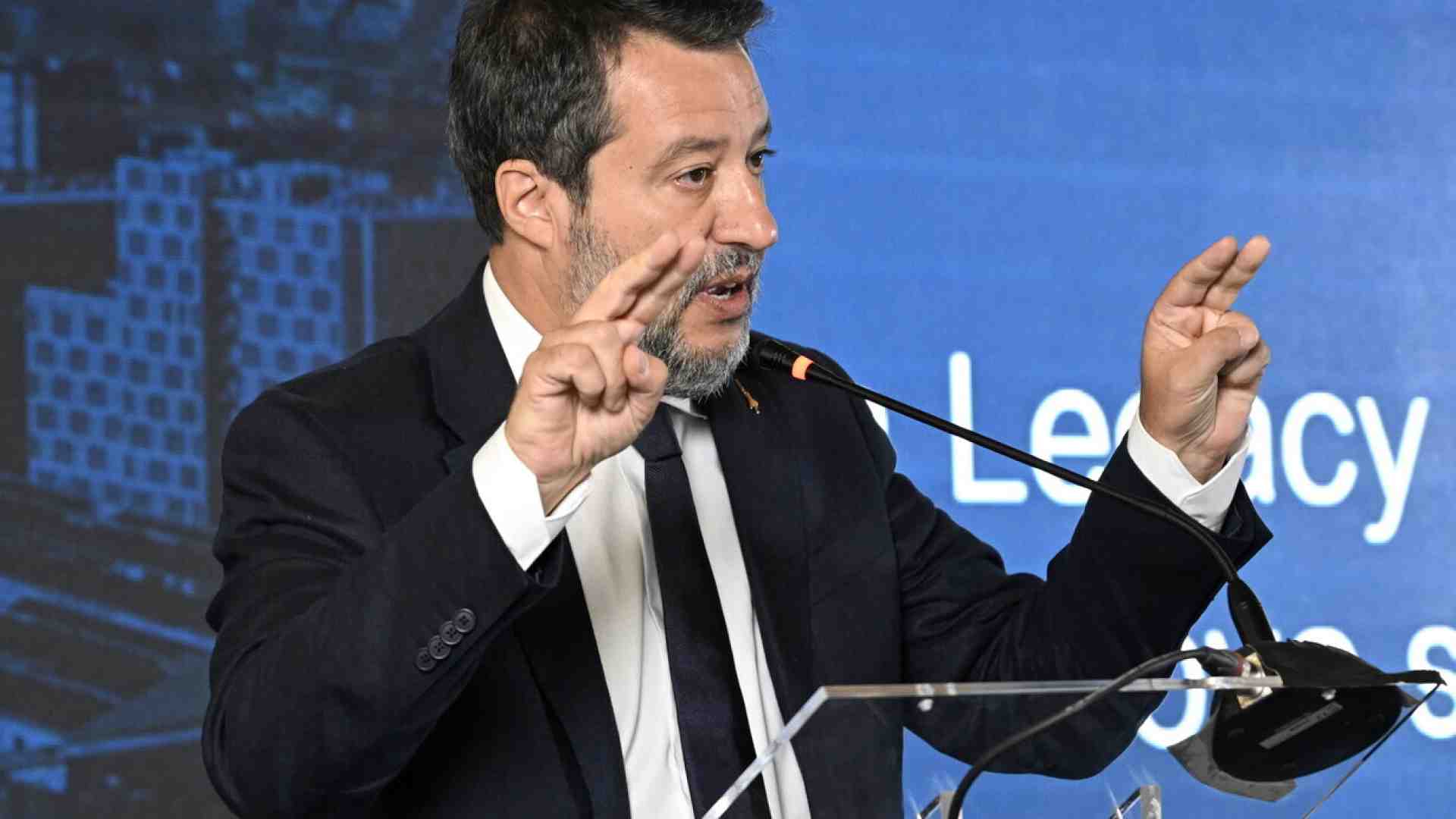 Immagine di Salvini nobel, fa infuriare Zaia e la Lombardia. FdI “sfiducia” Romeo