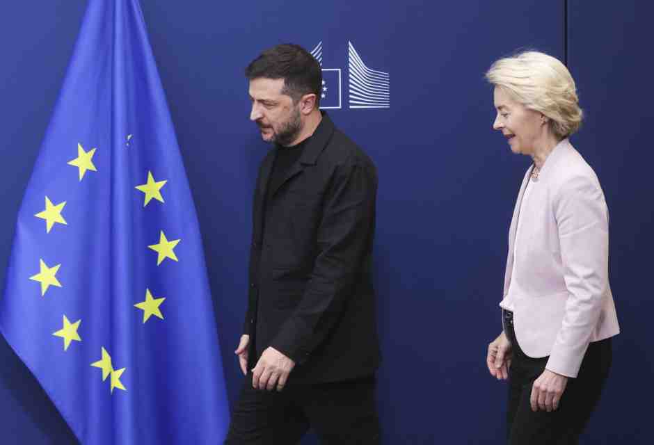 Volodymyr Zelensky e Ursula von der Leyen (foto Ap, via LaPresse)