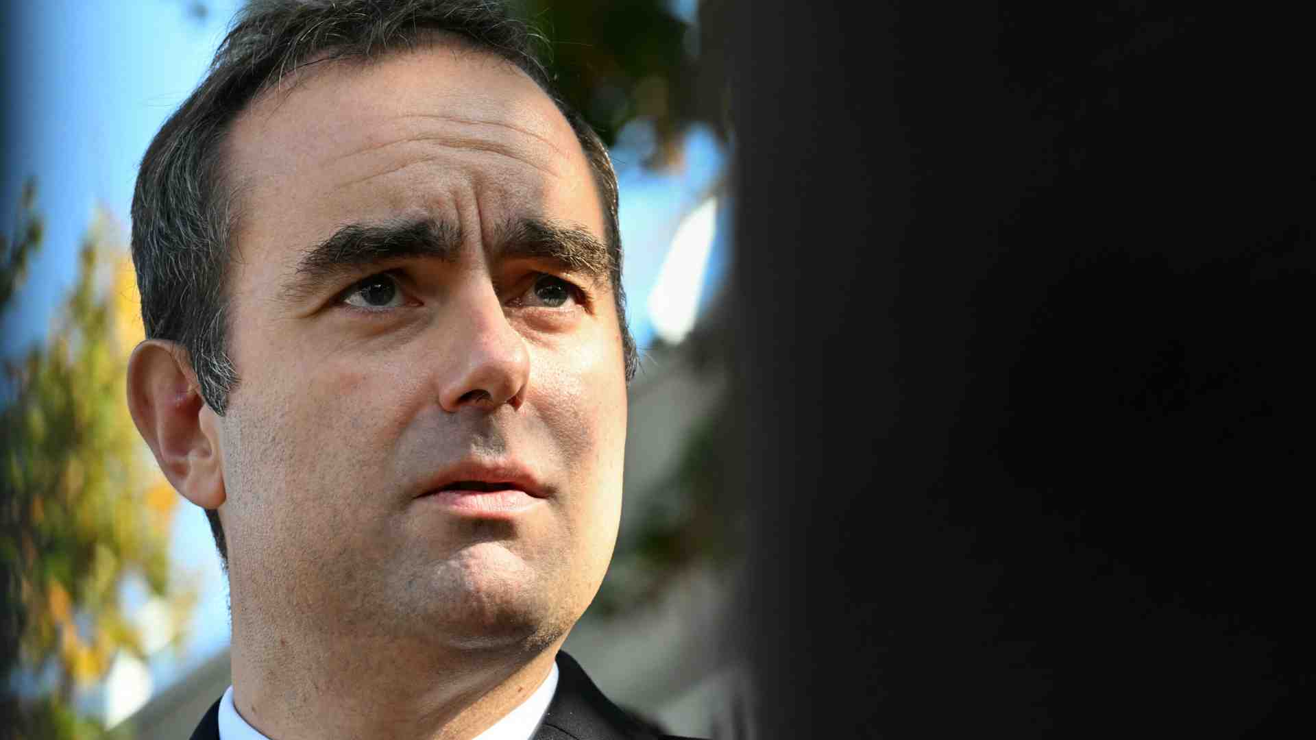 Immagine di In Francia Lecornu confermato, il governo già in bilico. Macron perde sempre più forze