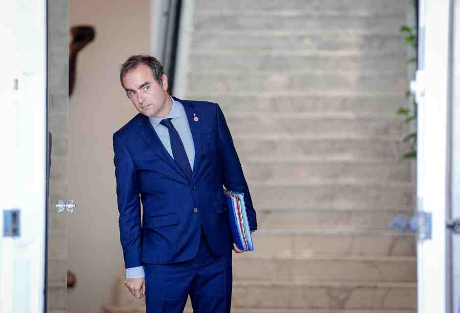 Lecornu ha un governo che sa molto di 2017, con un futuro accidentato