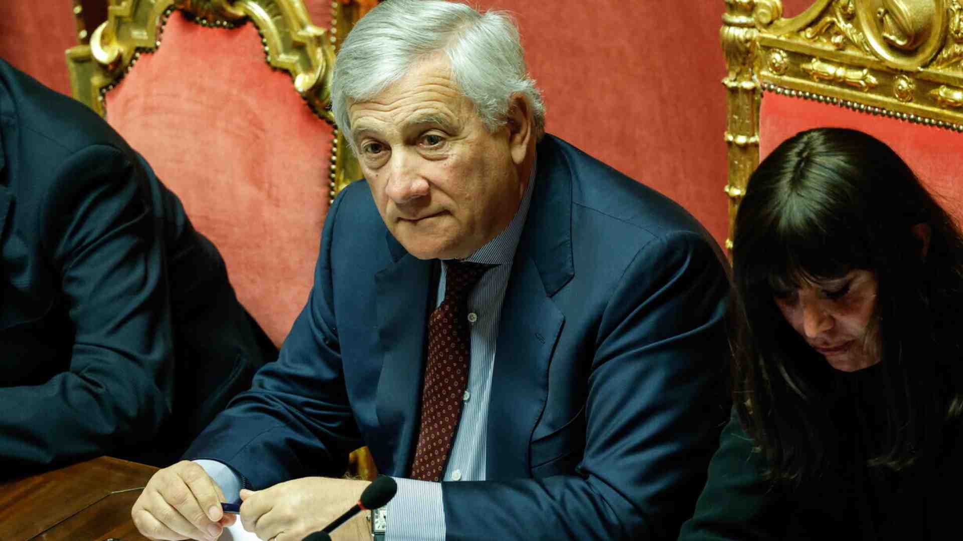 Immagine di La maggioranza divisa sulle banche. Tajani: "Non ci sarà la tassa da Urss sugli extraprofitti"