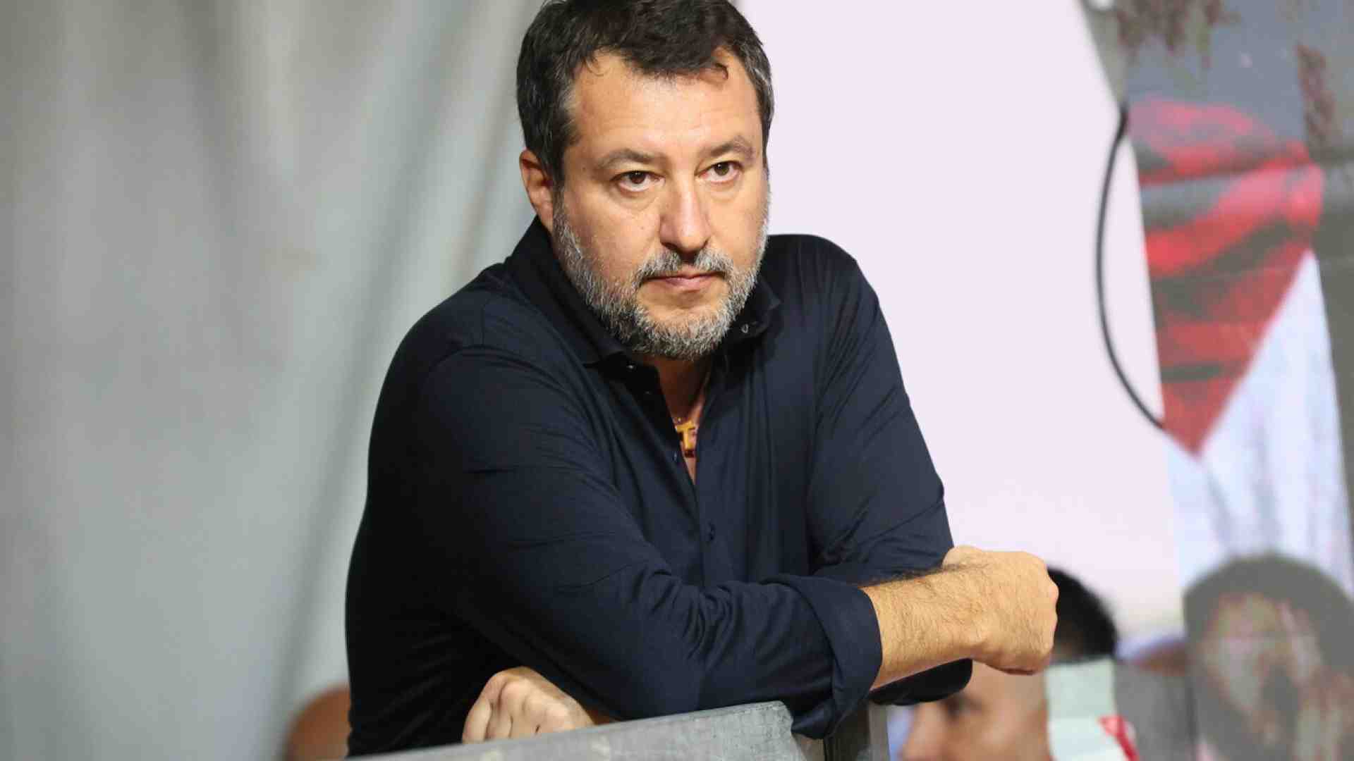 Immagine di Permessi estesi ai parenti, assegni d’inclusione: perché il nuovo dl Flussi potrebbe non piacere a Salvini