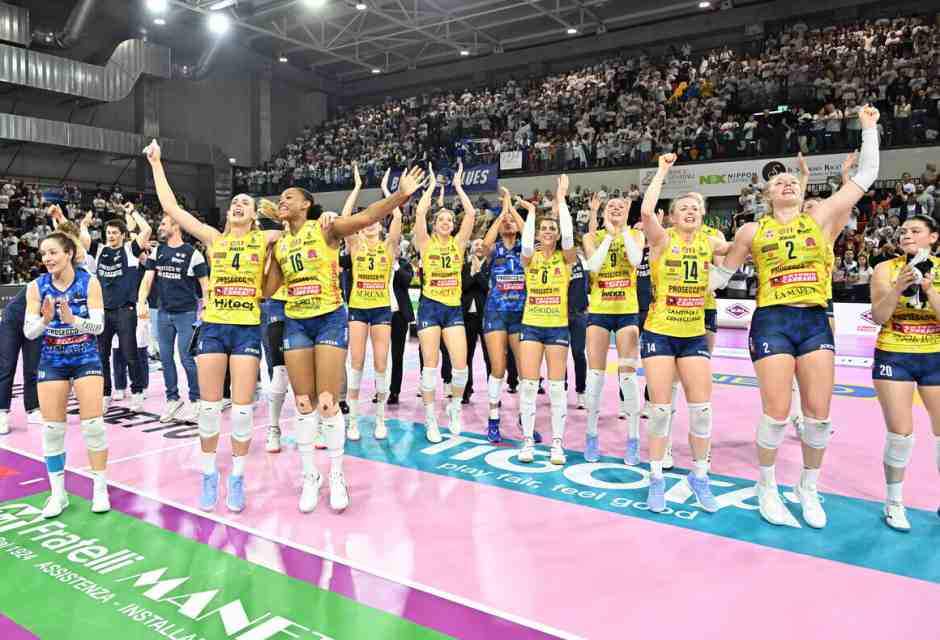 L'Imoco Conegliano festeggia la vittoria dell'ultimo scudetto (foto Ansa)