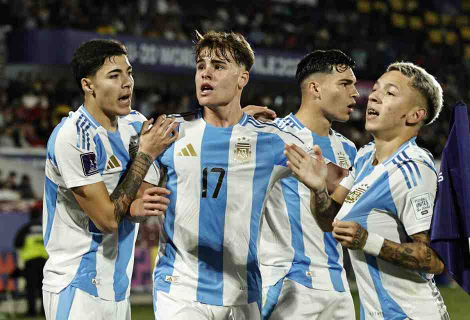 Mateo Silvetti esulta dopo il gol che ha permesso alla Nazionale argentina U20 di qualificarsi per la finale dei Mondiali di categoria (foto Epa, via Ansa)<br />