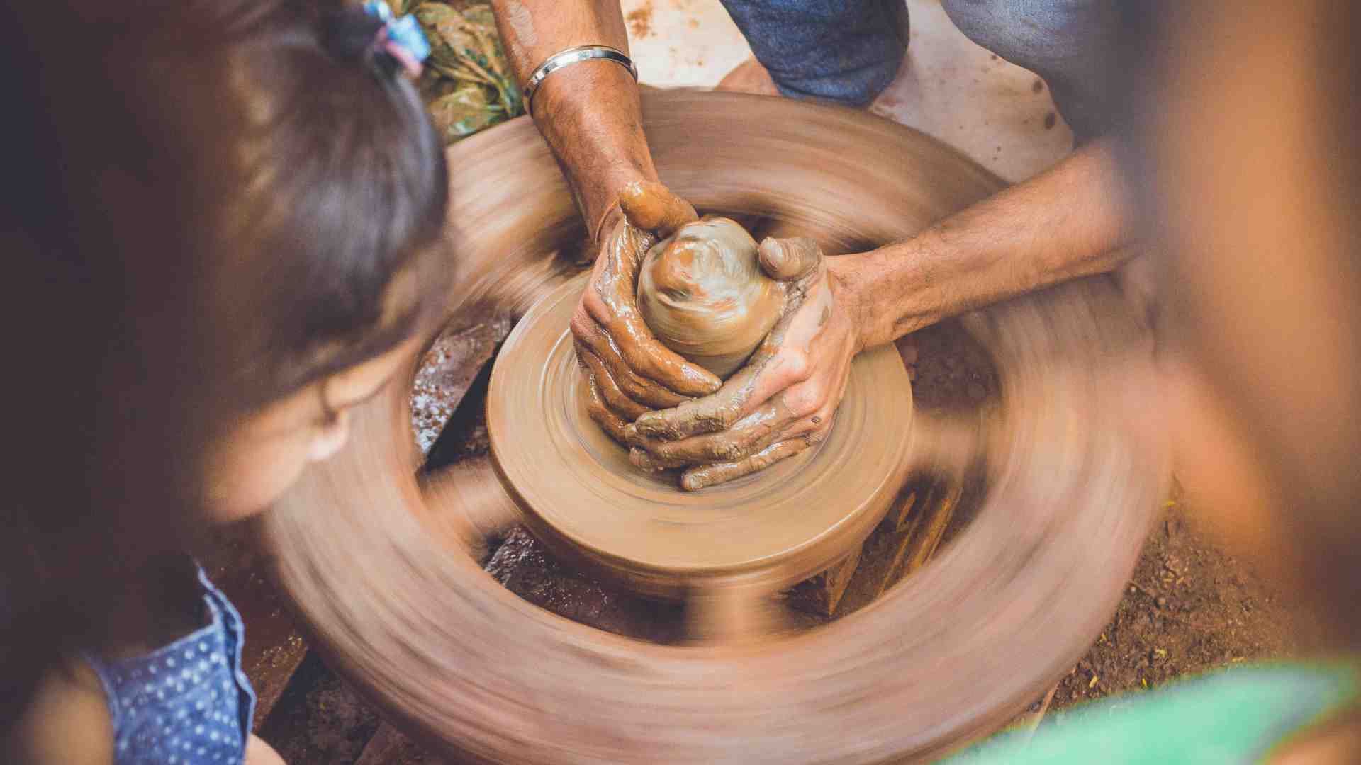 Immagine di Le mani in pasta (d’argilla) di Gordon Baldwin